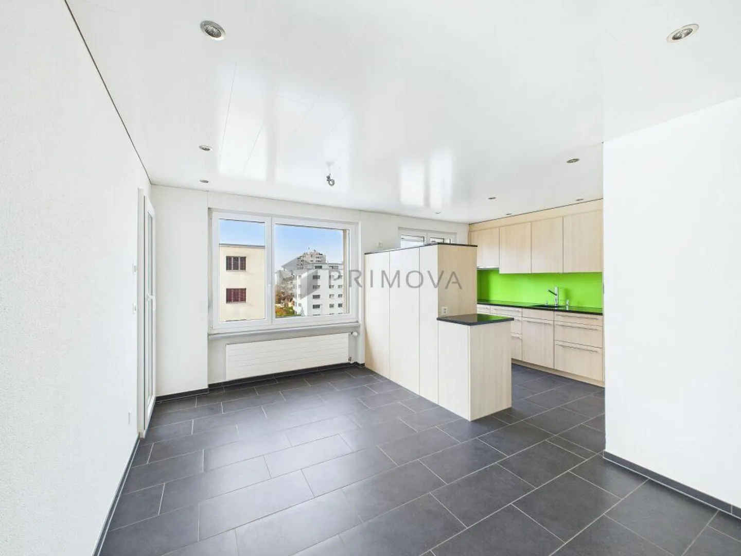 Light-flooded 4.5-room penthouse with evening sun, lift and D... - Photo 1 of 9