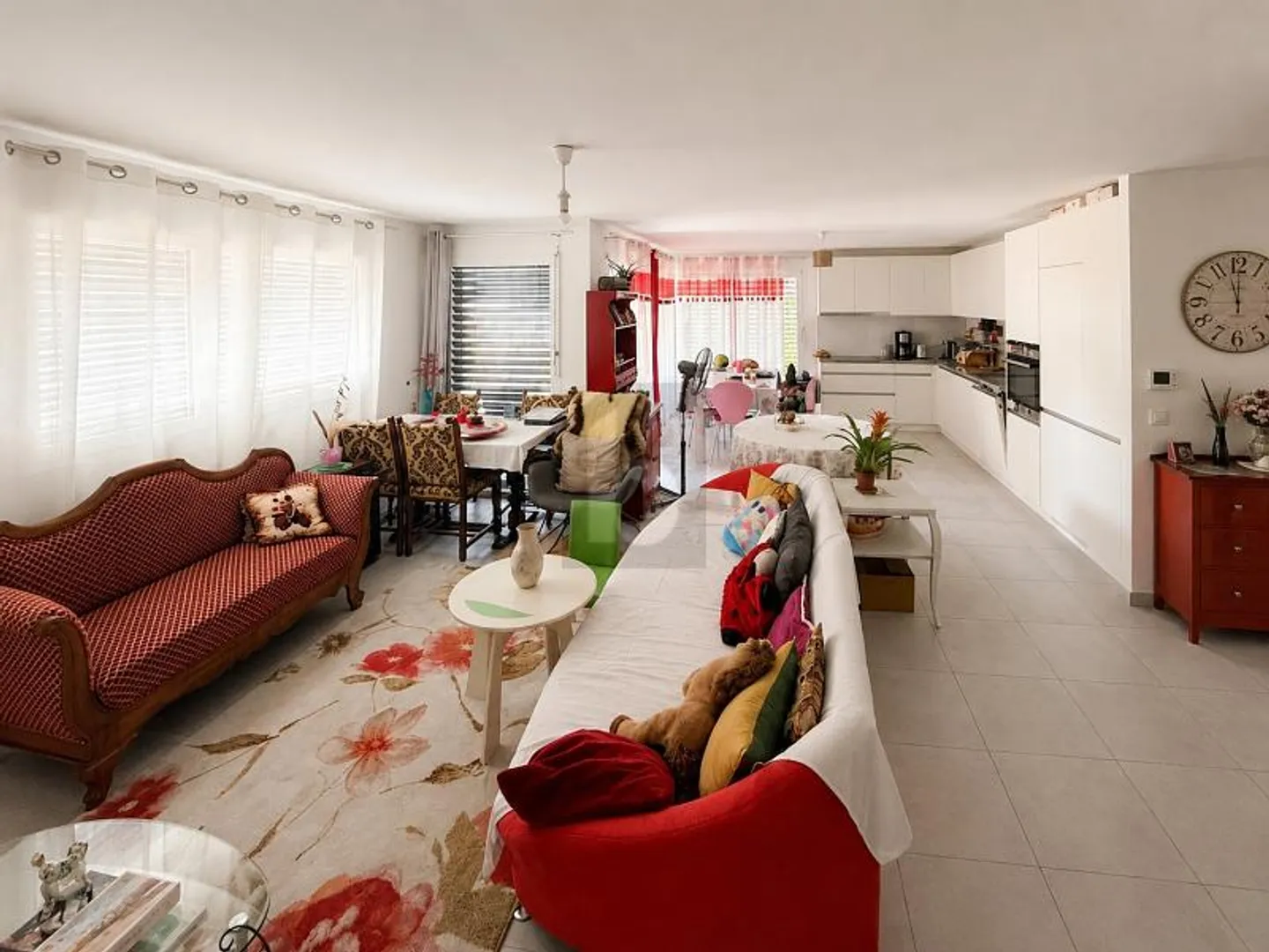 BRIGHT AND SPACIOUS WITH GARDEN - Photo 4 of 6