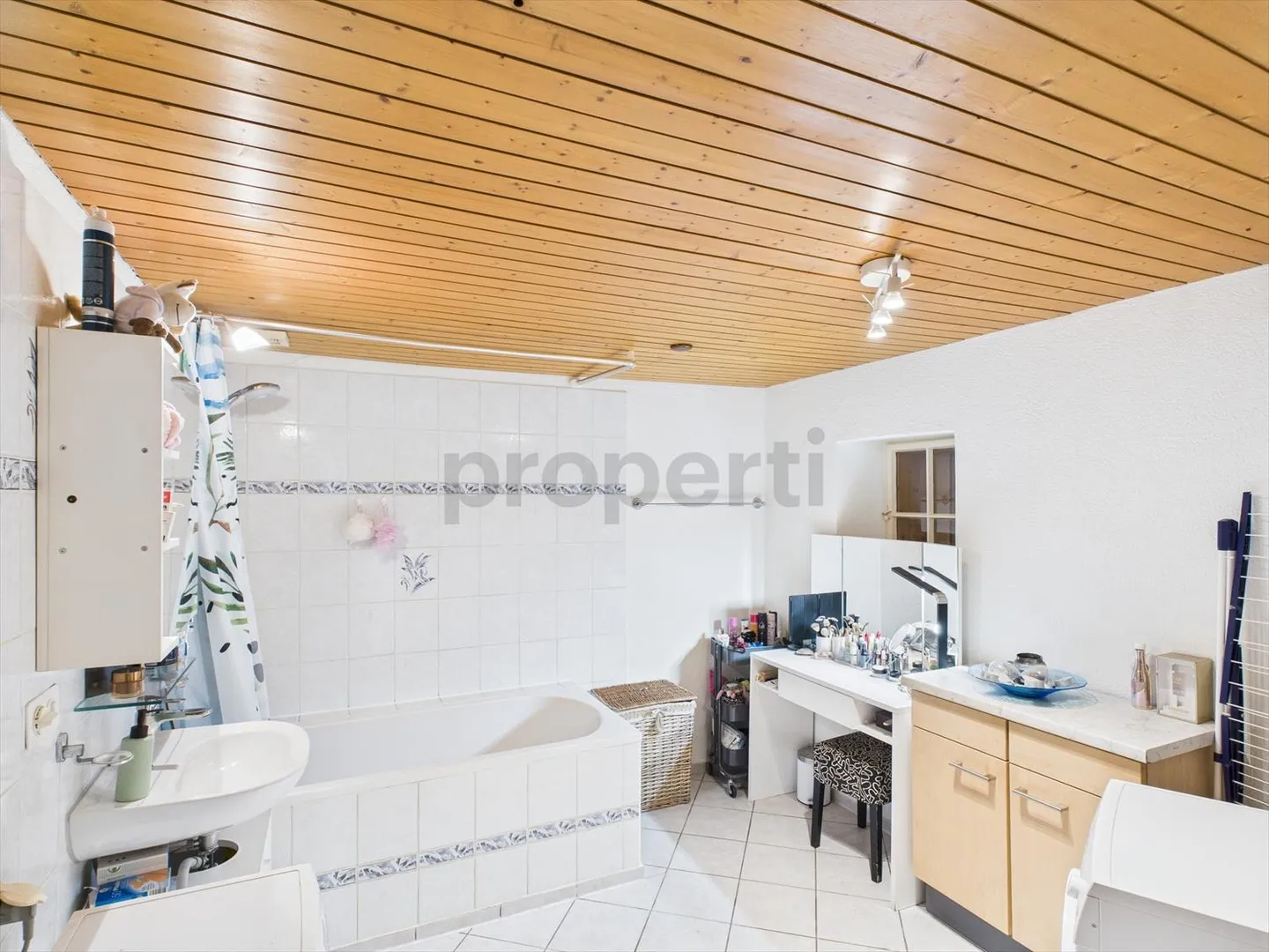 Light-flooded renovated 3.5-room ground floor apartment in idyllic location in Nuglar - Photo 7 of 8