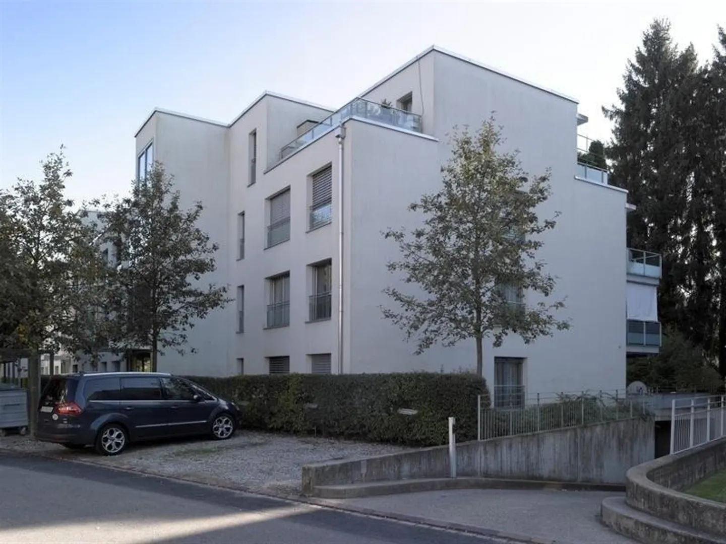 LOUER SANS CAUTION - Dans un quartier résidentiel calme et pourtant central - Photo 3 sur 5