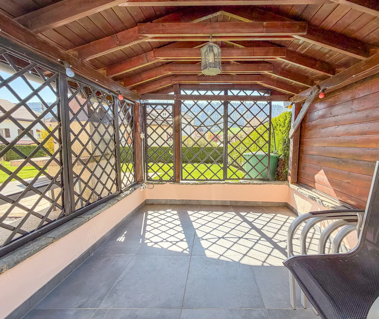 Belle villa avec grand jardin et garages à Couvet - Photo 20 sur 23
