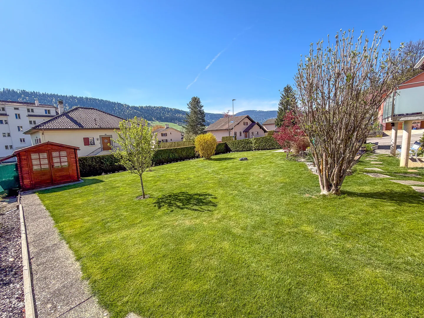 Belle villa avec grand jardin et garages à Couvet - Photo 21 sur 23