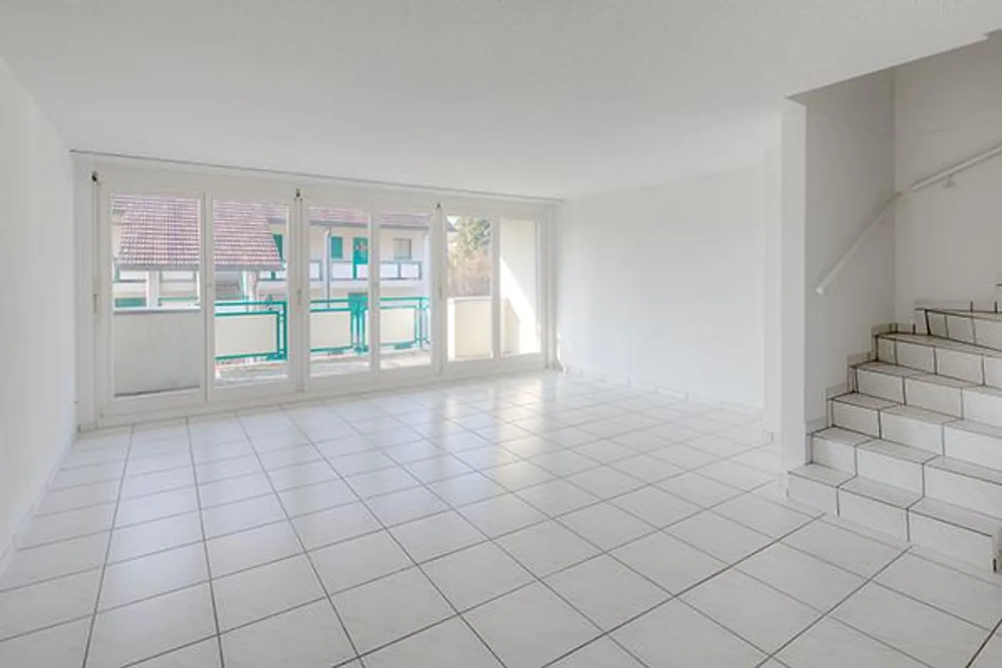 Appartement en duplex spacieux de 3 étages avec grand balcon - Photo 3 sur 10