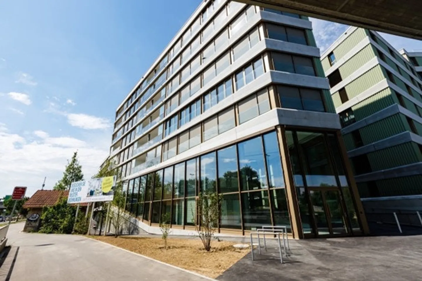 Espaces commerciaux modernes et de haute qualité dans la zone Zwicky - 150 à 340 m² à louer - Photo 1 sur 12