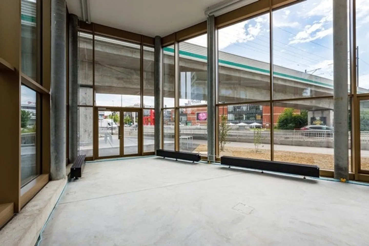 Espaces commerciaux modernes et de haute qualité dans la zone Zwicky - 150 à 340 m² à louer - Photo 7 sur 12