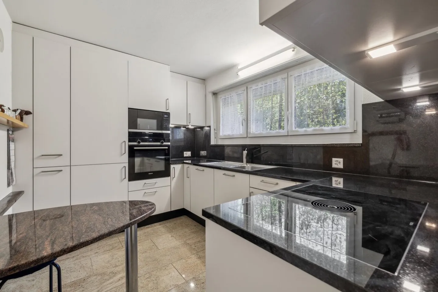 Maison individuelle jumelée bien entretenue dans un emplacement calme à Therwil - Photo 3 sur 11