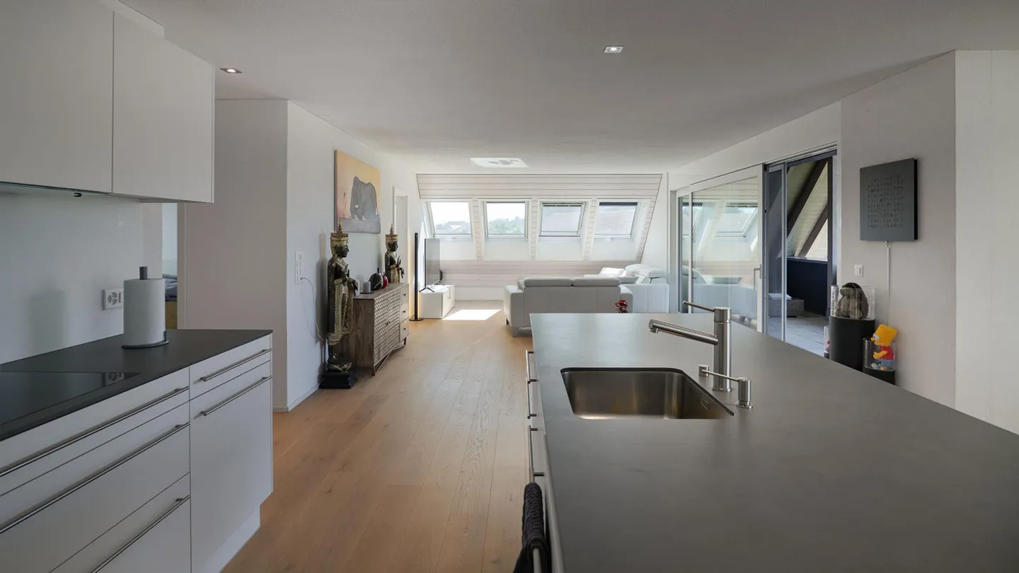 Elegante 3.5-Zimmer Attique in Hüniken - Foto 2 von 9
