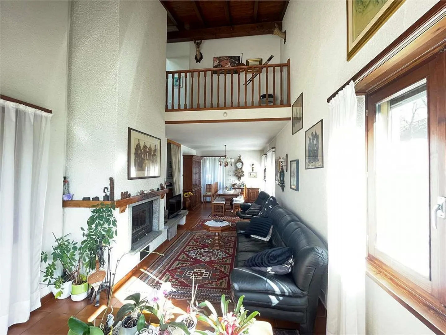 Villa bifamiliare a Stabio con ampio giardino privato - Foto 3 di 13
