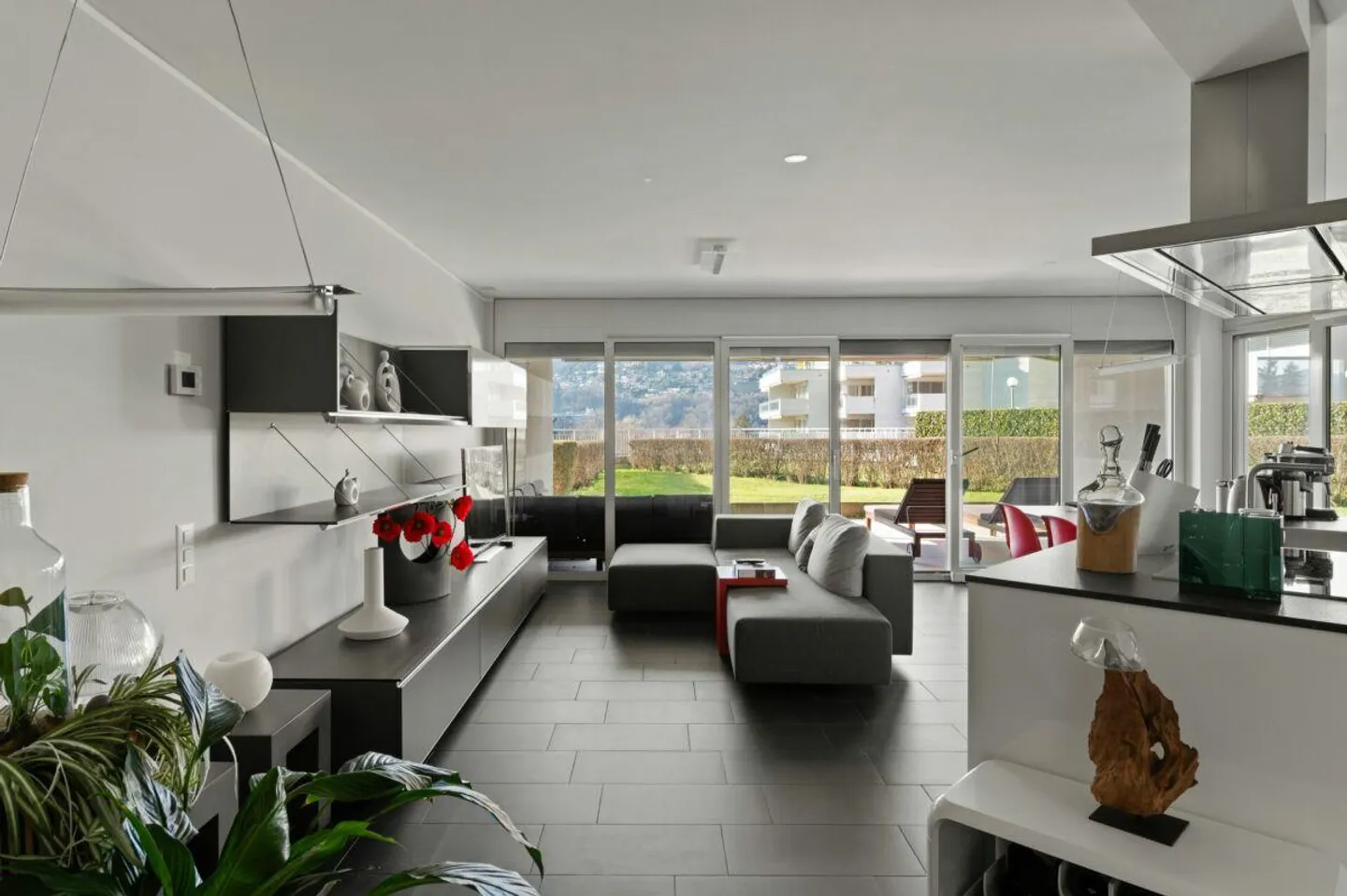 Immersed in the City Park - beautiful and elegant 2.5 rooms equipped... - Photo 2 of 12