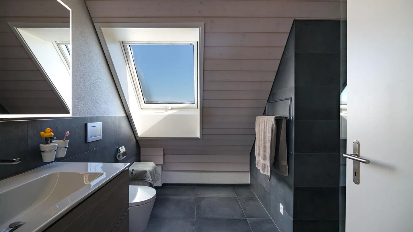 Elegante 3.5-Zimmer Attique in Hüniken - Foto 8 von 9