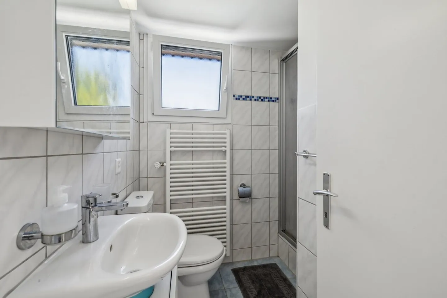 Maison individuelle jumelée bien entretenue dans un emplacement calme à Therwil - Photo 9 sur 11