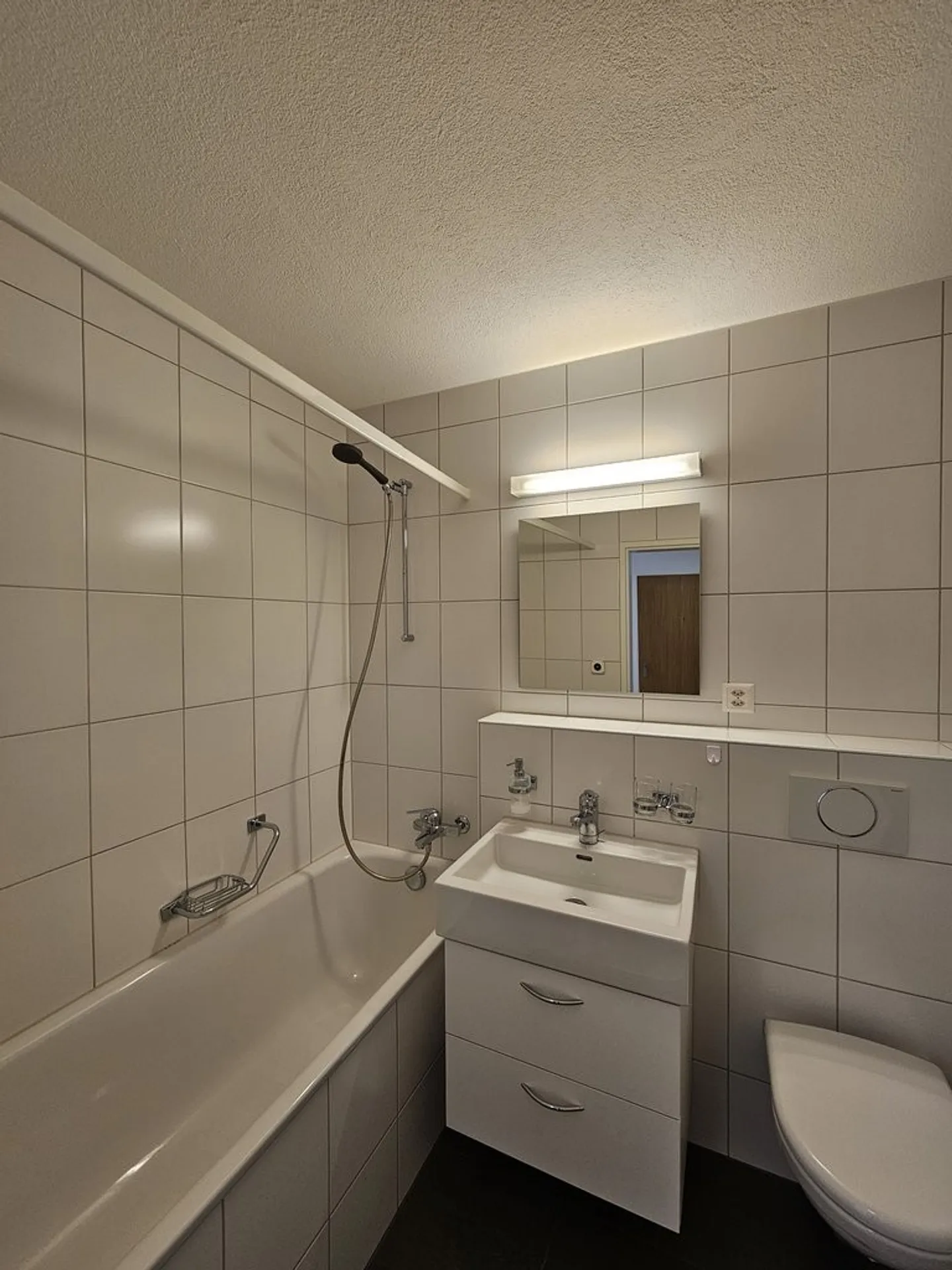 Sanierte Wohnung im Herzen von Zürich-Affoltern - Foto 3 von 9