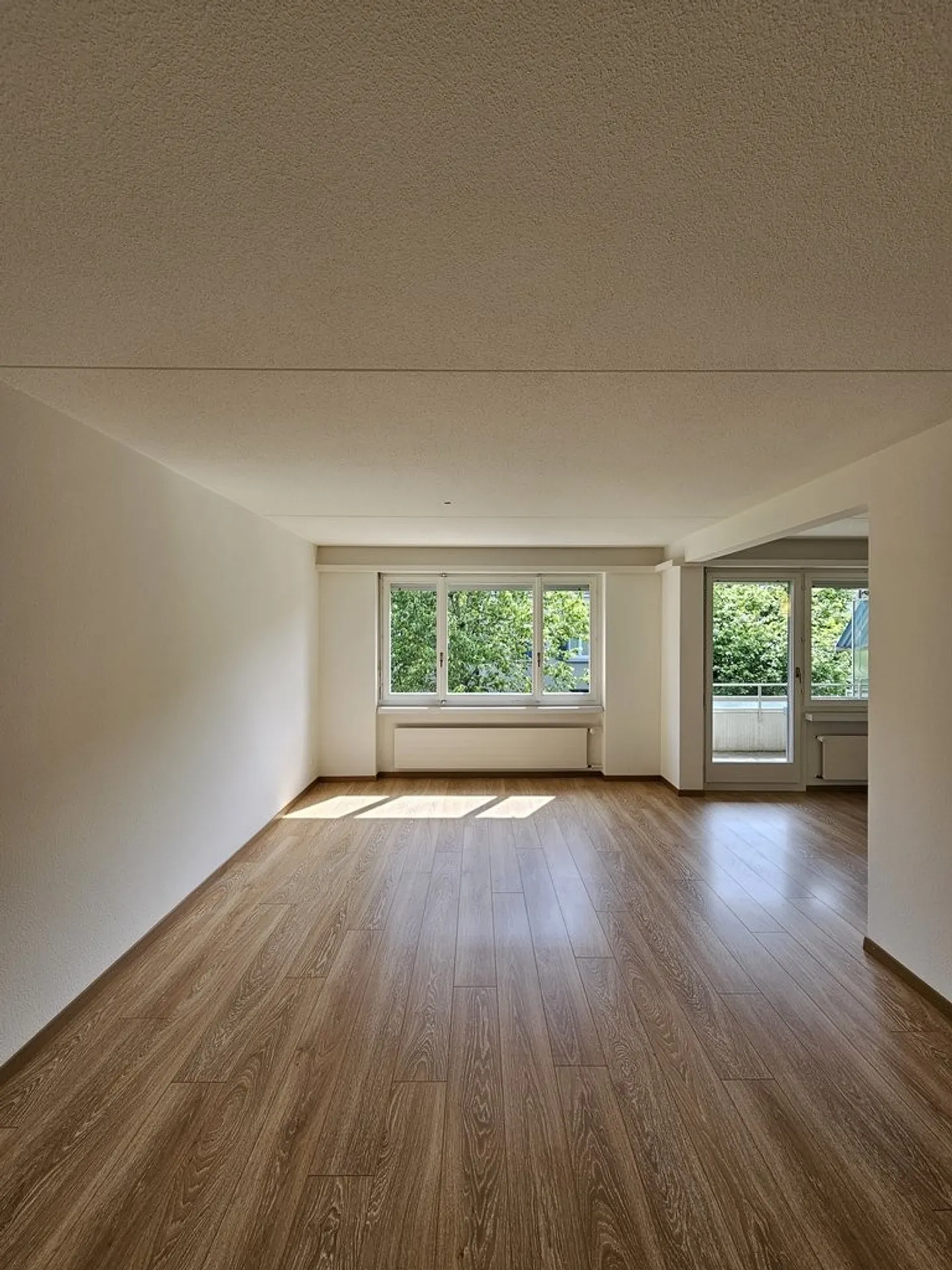 Sanierte Wohnung im Herzen von Zürich-Affoltern - Foto 4 von 9