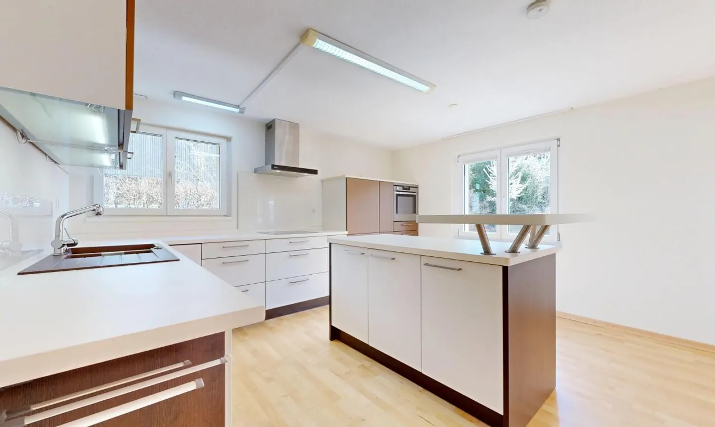 Single-family house with a separate apartment in a quiet but central location - Photo 4 of 11