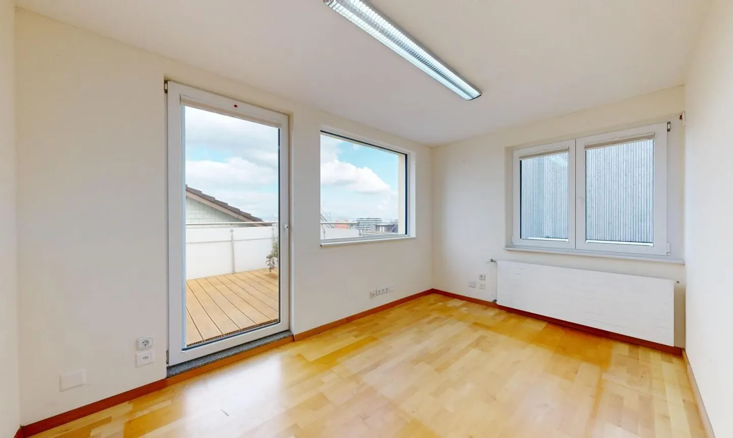 Single-family house with a separate apartment in a quiet but central location - Photo 5 of 11