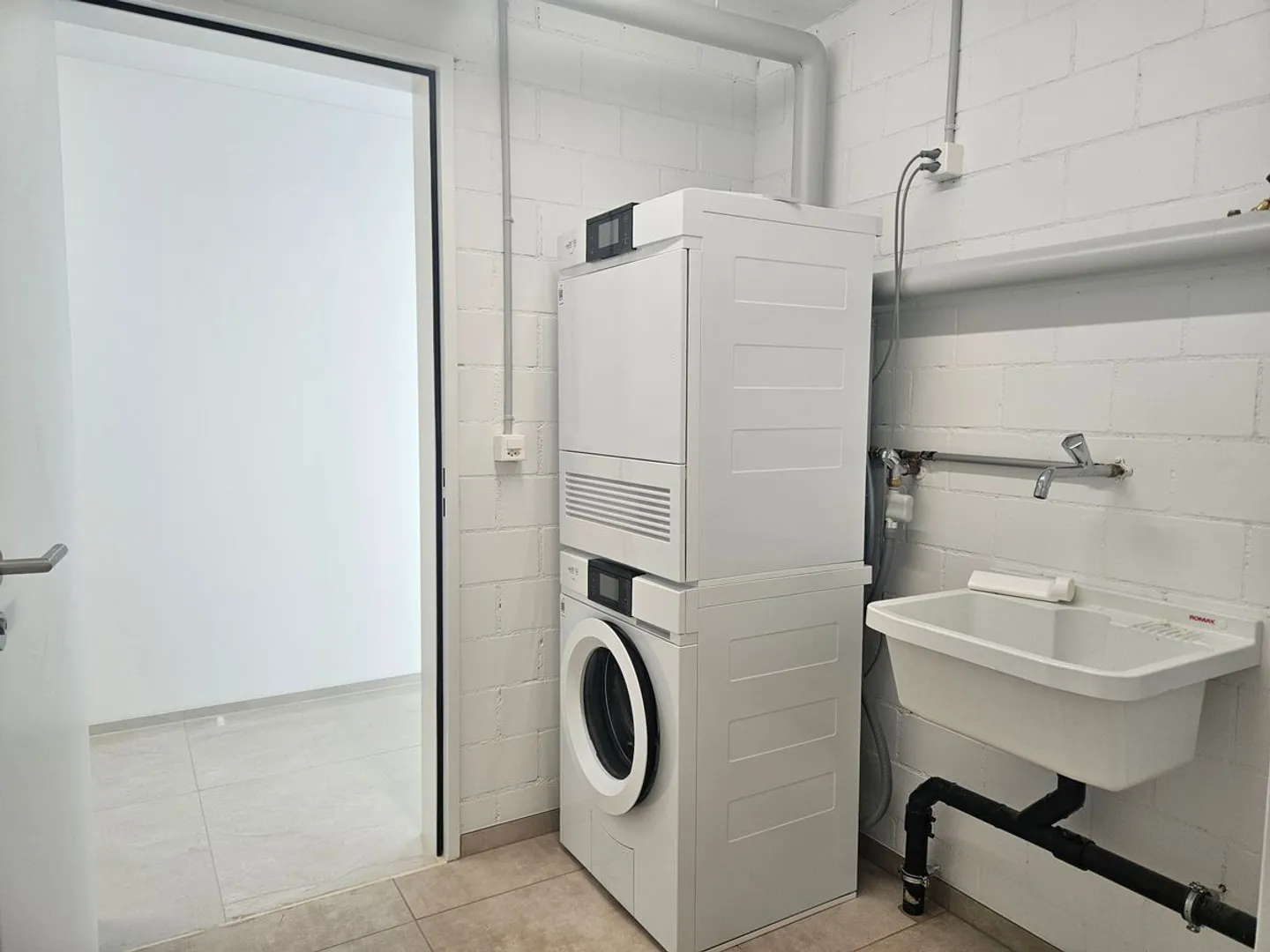 NEW BUILD IN A TOP LOCATION (APARTMENT-B) WITH SPACIOUS PATIO 88M2 AND PRIVATE LAUNDRY ROOM AND CELLAR (23 m2) - Photo 7 of 11