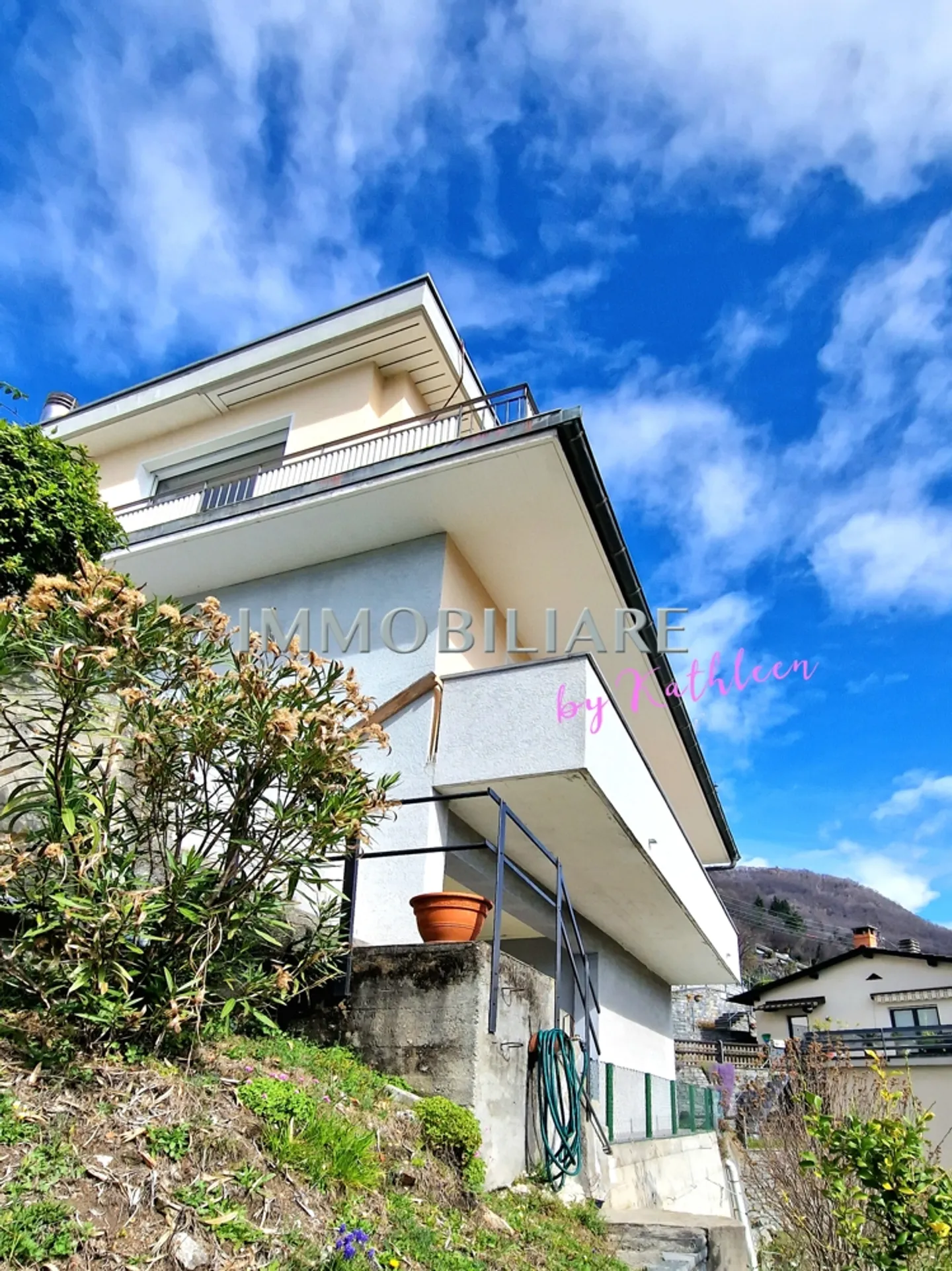 HOUSE WITH TWO APARTMENTS in sunny location with panoramic view, second home - Photo 18 of 19