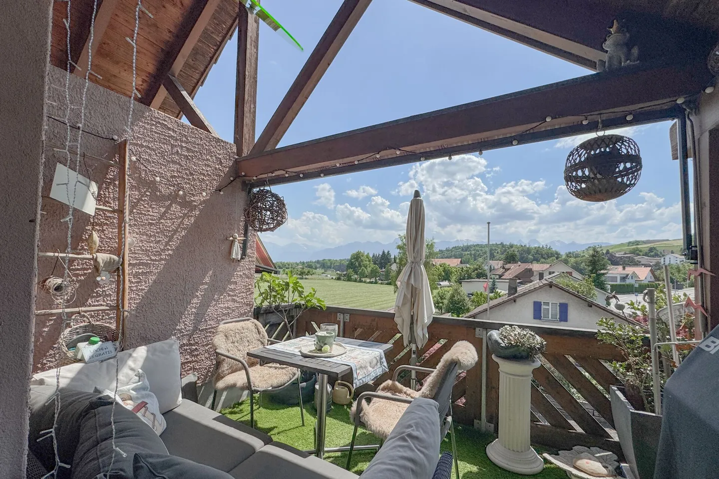 Vivre sous le toit - avec chaleur, style et vue - Photo 10 sur 13