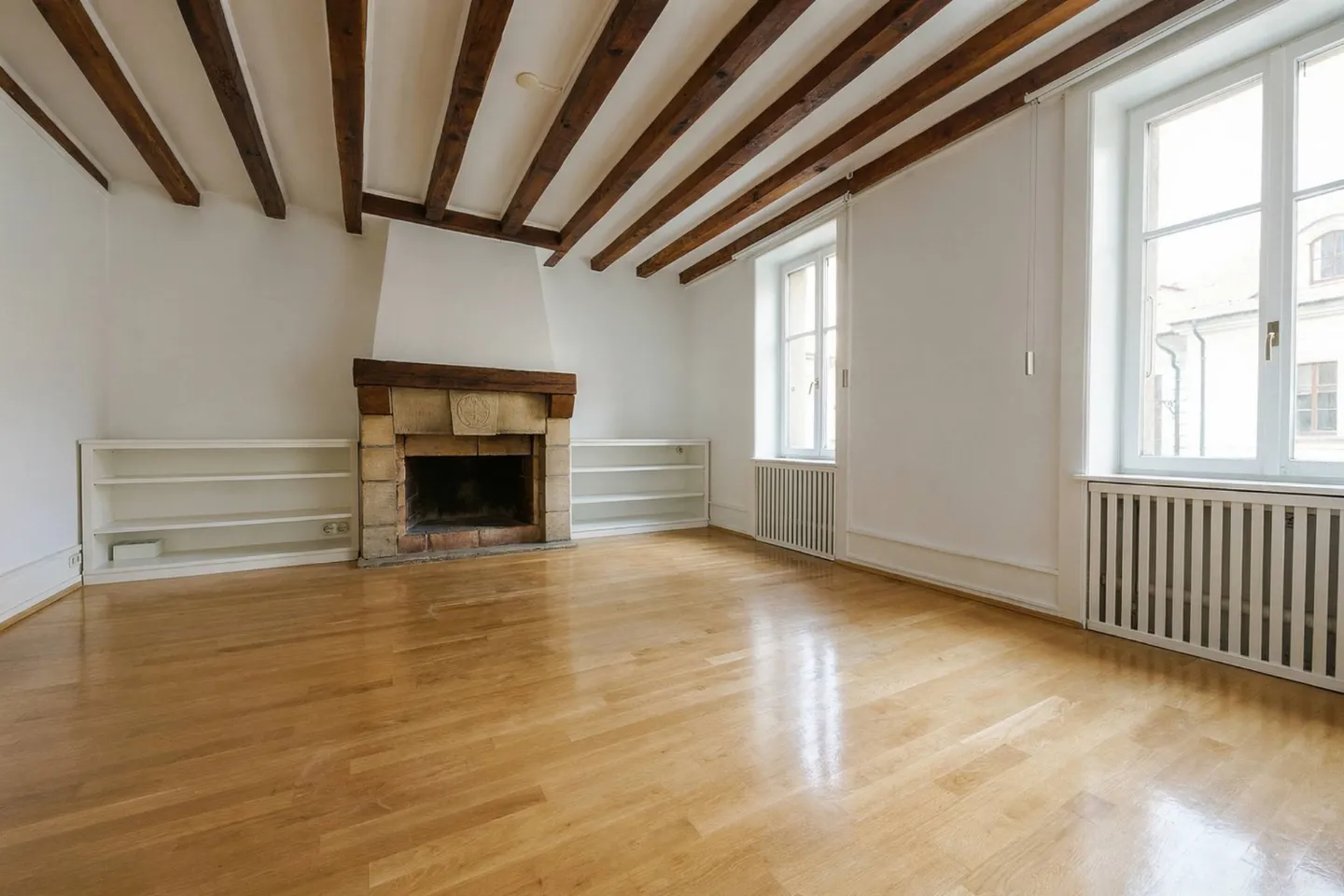 7.5 Room Apartment - Photo 3 of 10