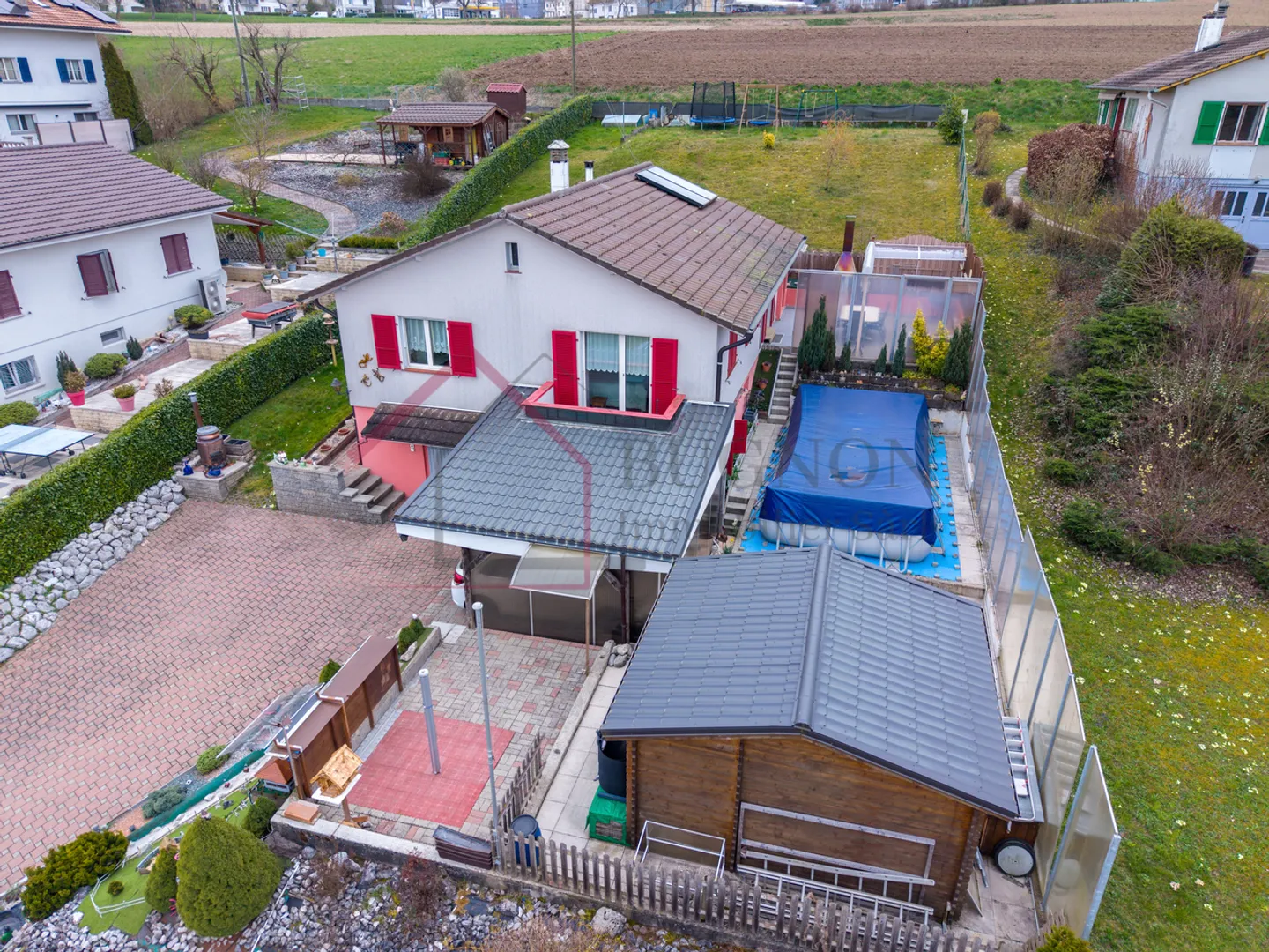 Family villa with terrace, pool and great potential - Photo 17 of 19