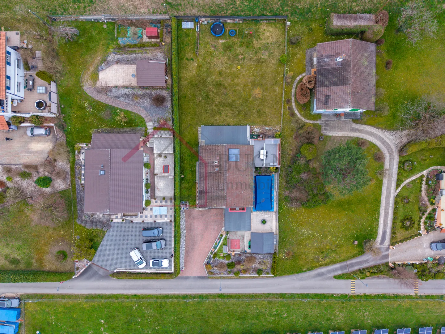 Family villa with terrace, pool and great potential - Photo 18 of 19