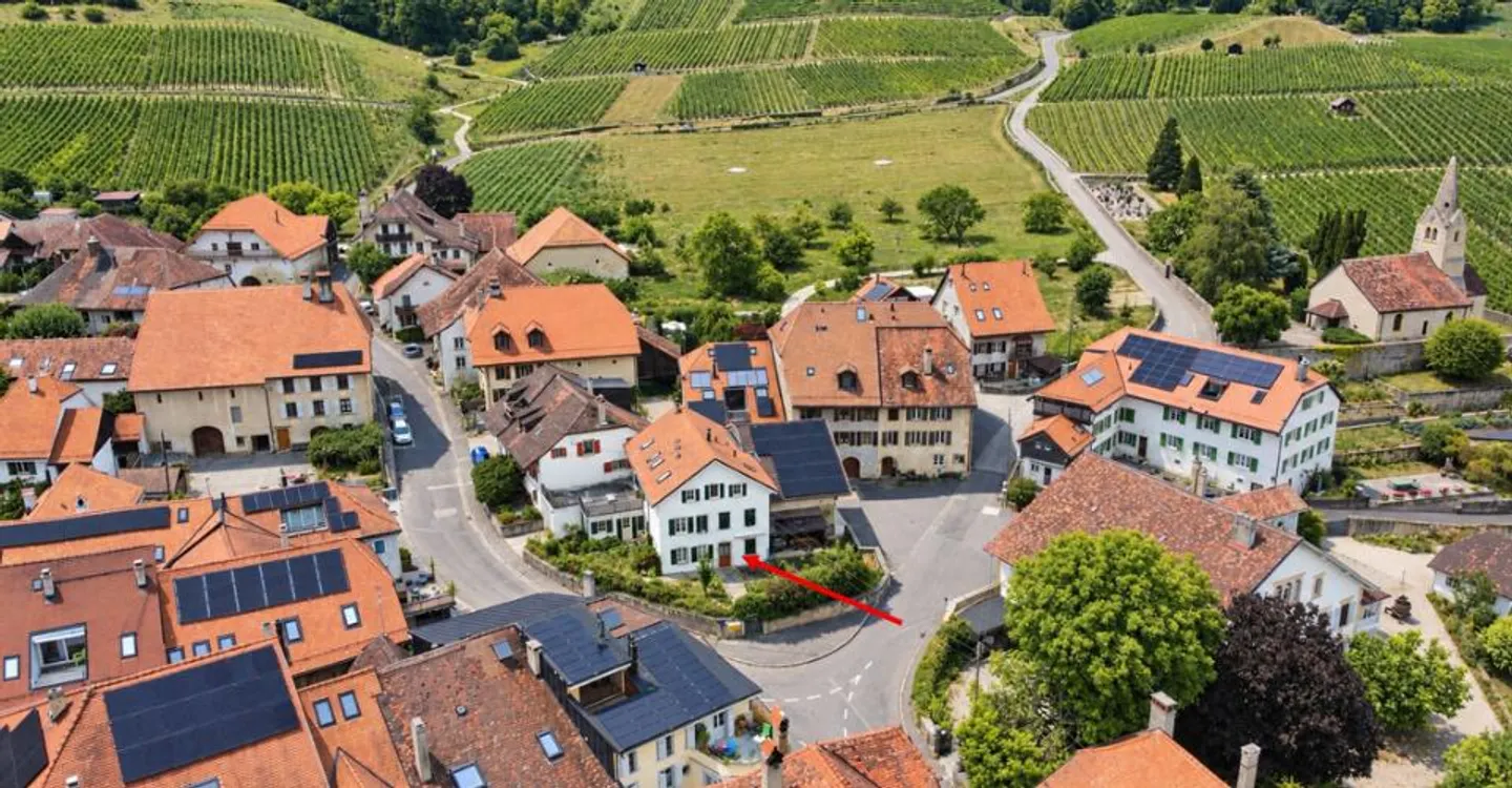 Renoviertes Dorfhaus im Herzen von Bonvillars mit Garage - Foto 4 von 12
