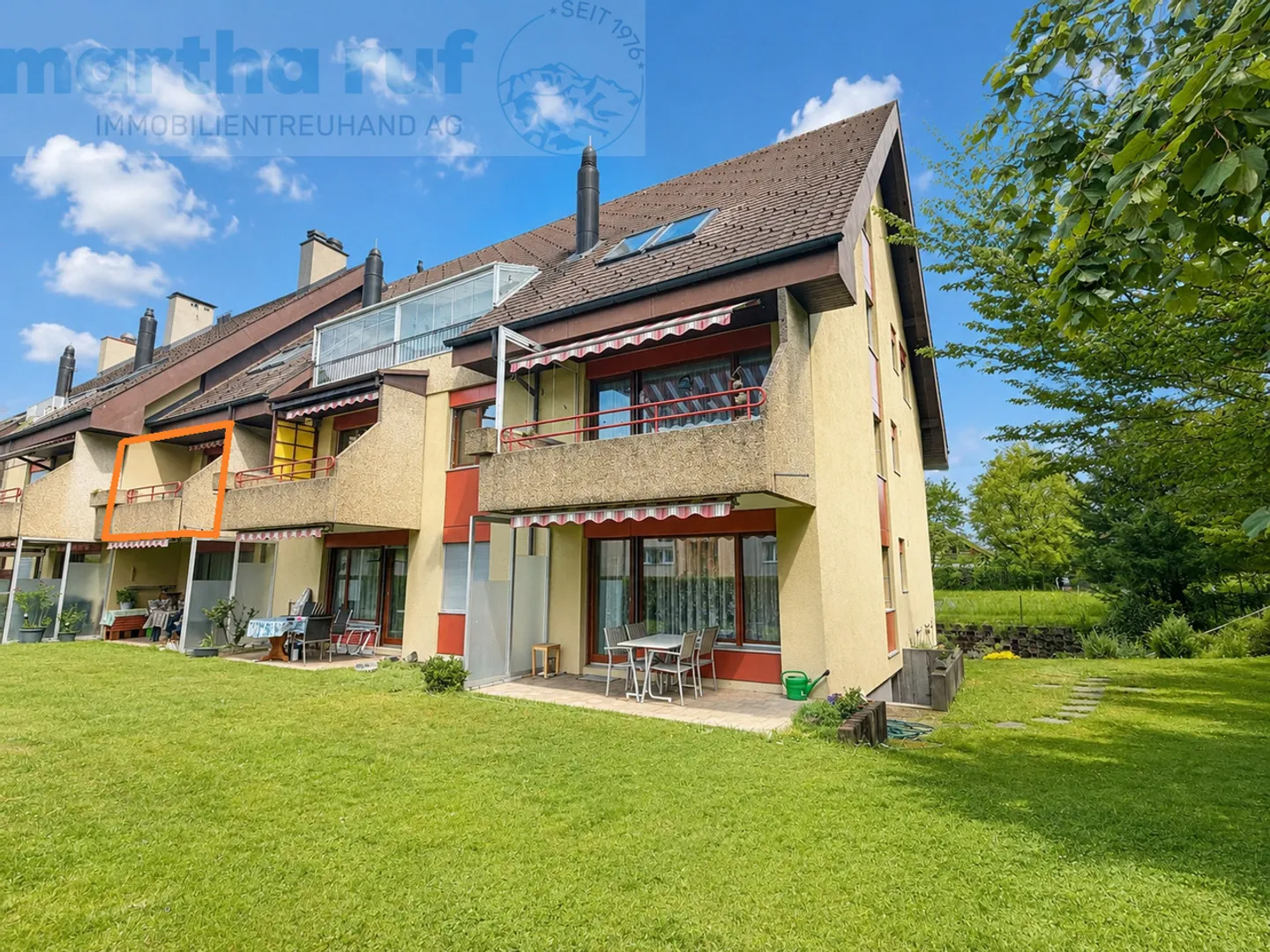 Appartement 2,5 pièces au 1er étage avec cheminée et vue sur la montagne - Photo 1 sur 10