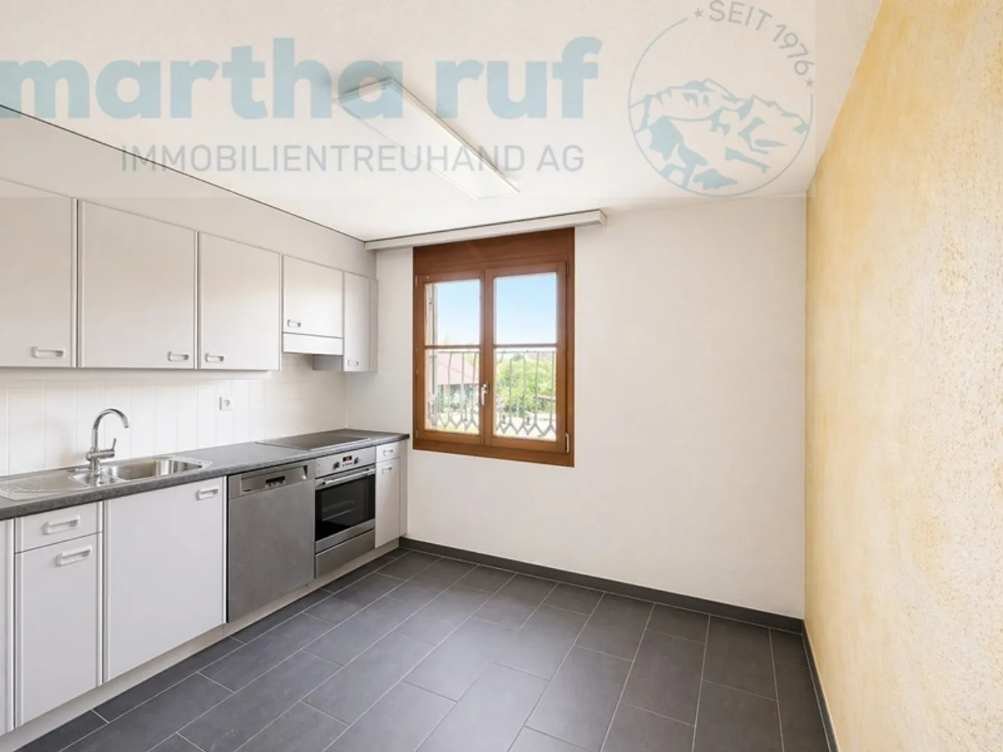 Appartement 2,5 pièces au 1er étage avec cheminée et vue sur la montagne - Photo 6 sur 10