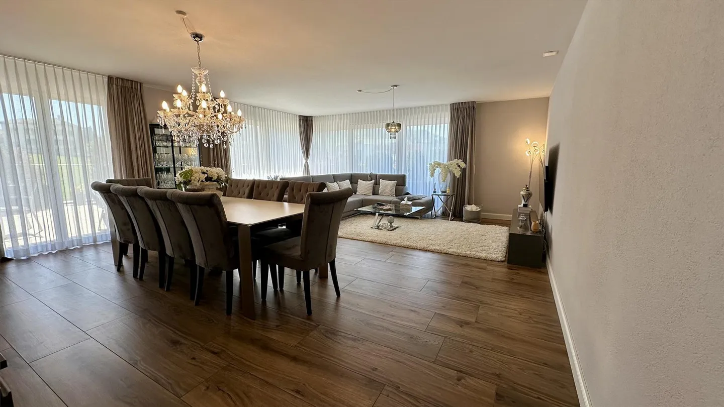 Esclusivo attico di 4.5 locali, con terrazza panoramica di 74 m² - Foto 3 di 6