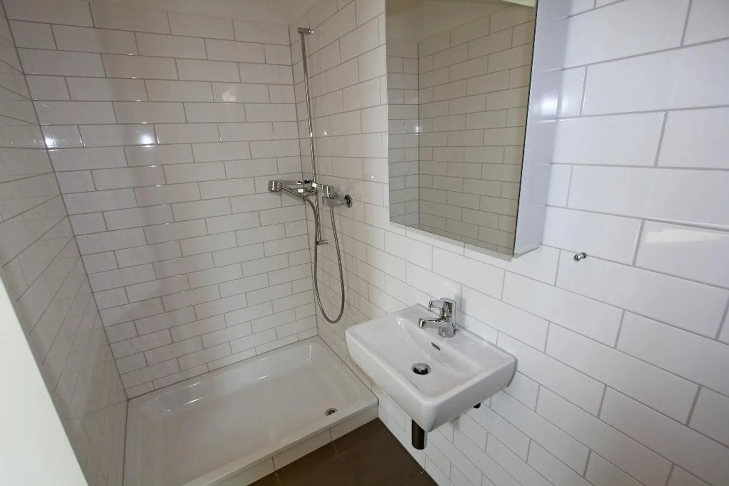 Modern apartment with stunning views - Photo 7 of 8
