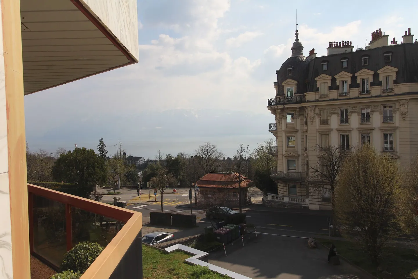 Geräumige 3,5-Zimmer-Wohnung mit Seeblick - Foto 3 von 11