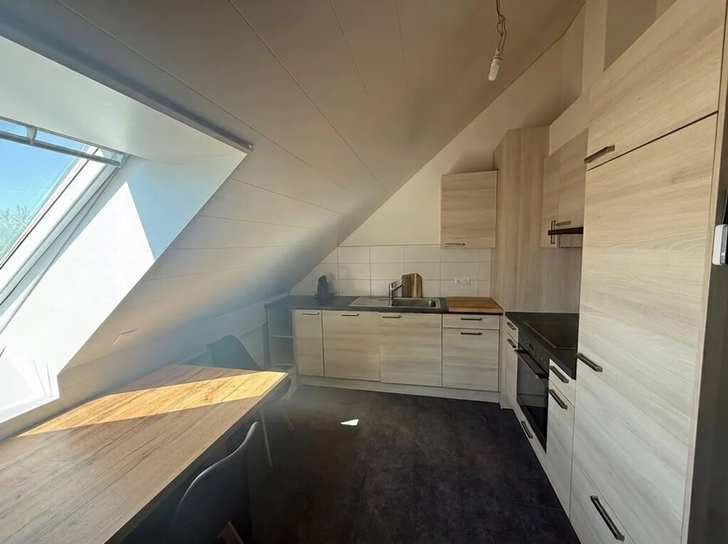Spazioso duplex di 2,5 locali all'ultimo piano - Foto 3 di 8