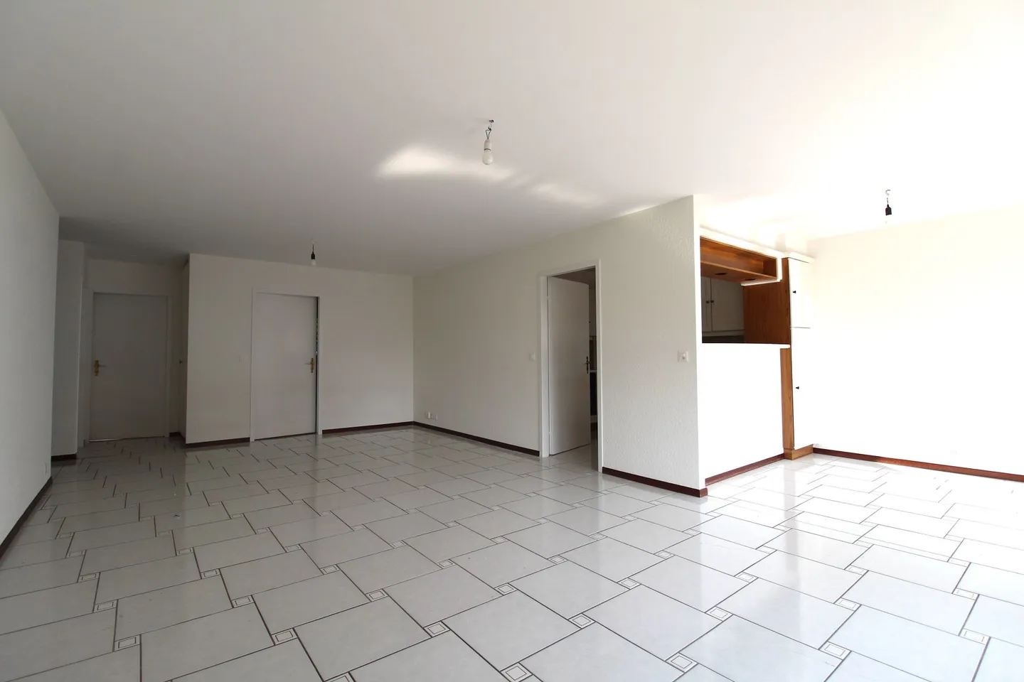 Geräumige 3,5-Zimmer-Wohnung mit Seeblick - Foto 5 von 11