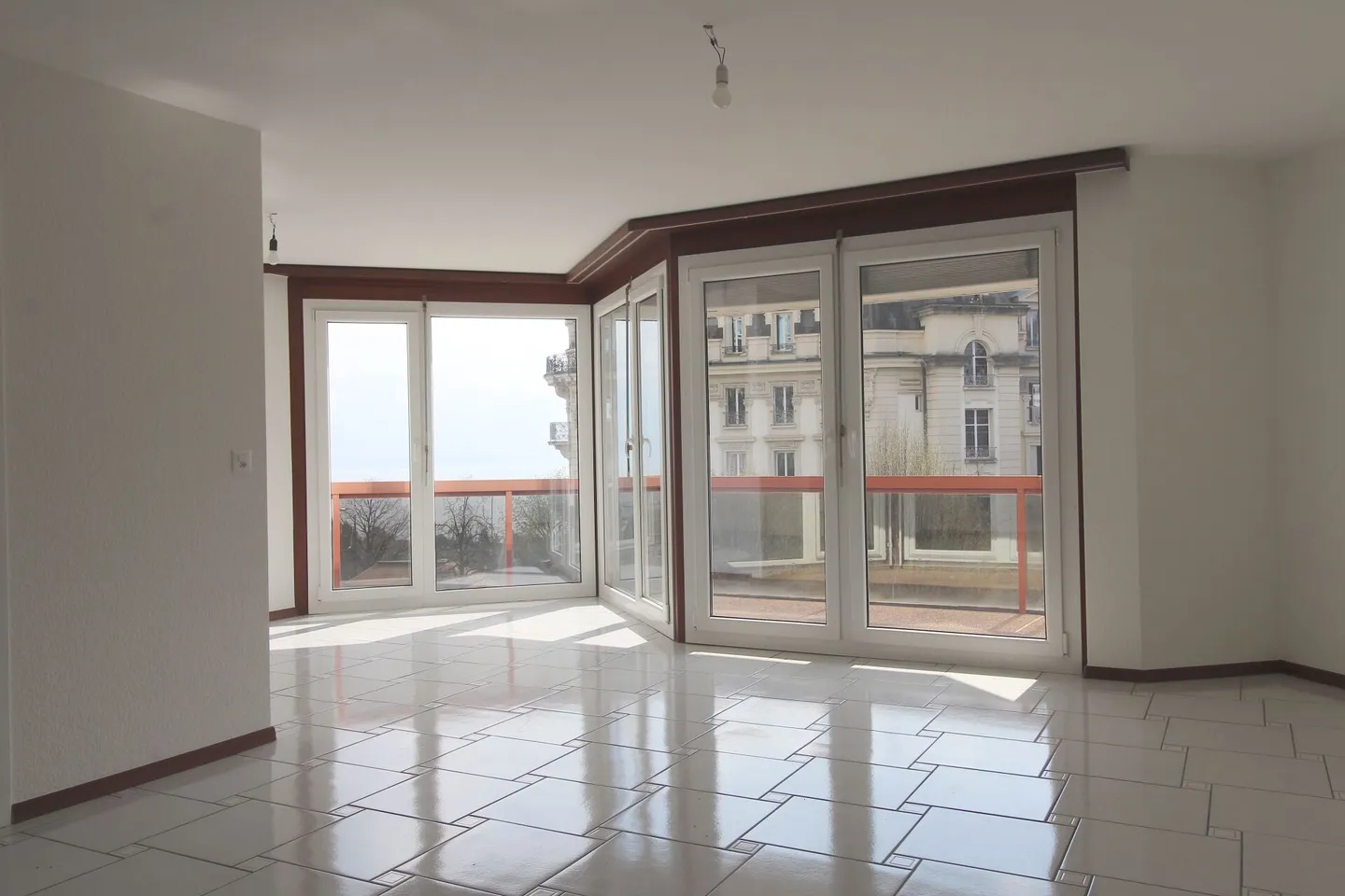 Geräumige 3,5-Zimmer-Wohnung mit Seeblick - Foto 6 von 11