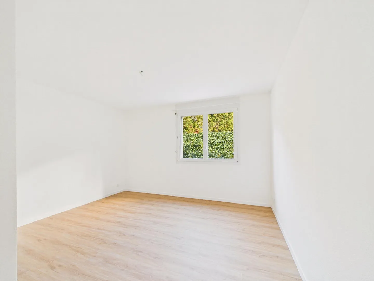 Beautiful 3.5-room apartment on the ground floor in a quiet, sunny location in Zizers - Photo 6 of 11