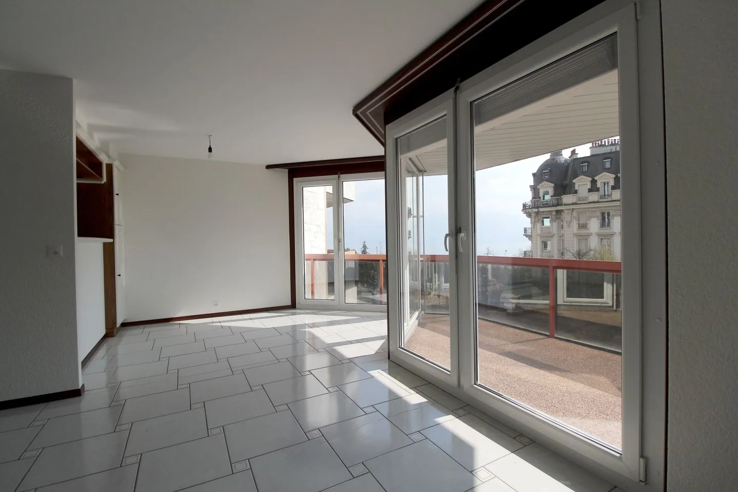 Geräumige 3,5-Zimmer-Wohnung mit Seeblick - Foto 7 von 11