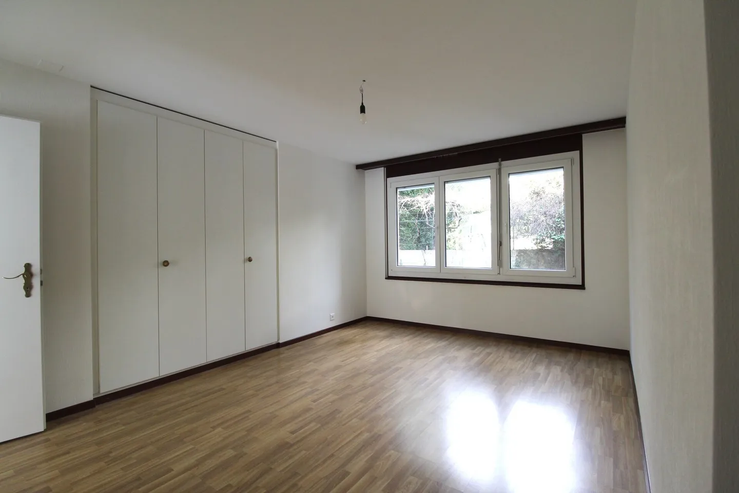 Geräumige 3,5-Zimmer-Wohnung mit Seeblick - Foto 8 von 11