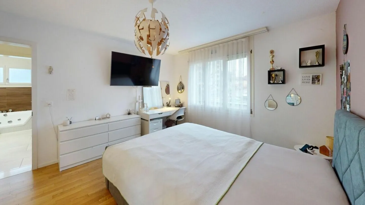 Central Living with a Large Garden - Well-Maintained 4.5-Room Apartment - Photo 5 of 13