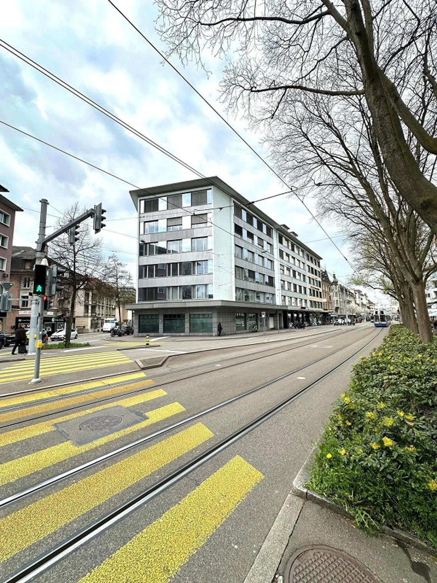 Uffici attraenti, recentemente ristrutturati in una posizione privilegiata a Zurigo-Oerlikon - Foto 1 di 3