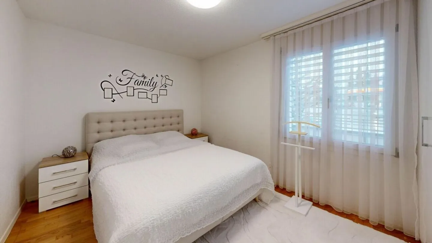 Central Living with a Large Garden - Well-Maintained 4.5-Room Apartment - Photo 6 of 13