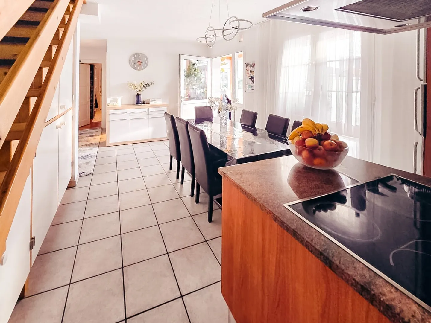 Spacious Maisonette Apartment - Photo 3 of 15