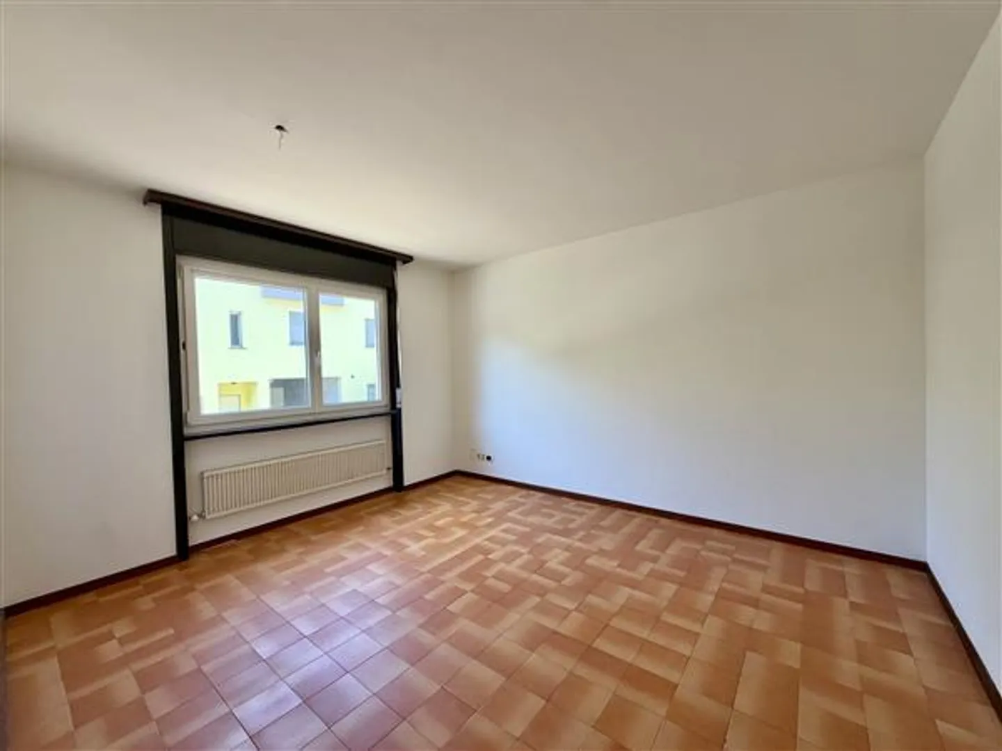 Stabio: 2.5-Room Apartment - Photo 2 of 5