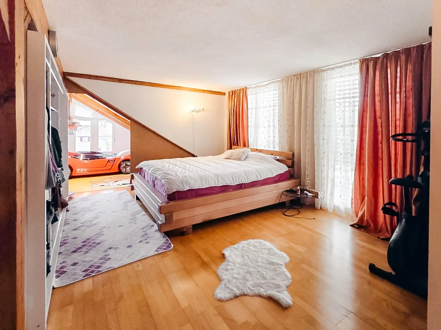 Spacious Maisonette Apartment - Photo 8 of 15