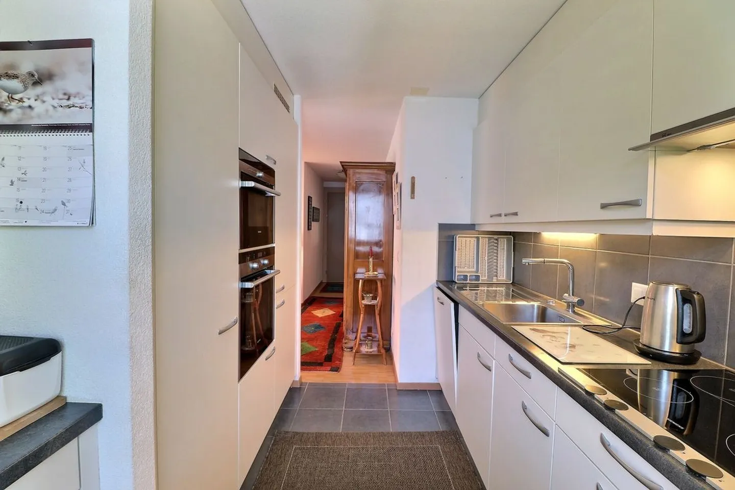 PER INVESTITORI: APPARTAMENTO AFFITTATO DI 5,5 LOCALI IN UN QUARTIERE MOLTO TRANQUILLO CON UNA BELLA VISTA - Foto 8 di 13