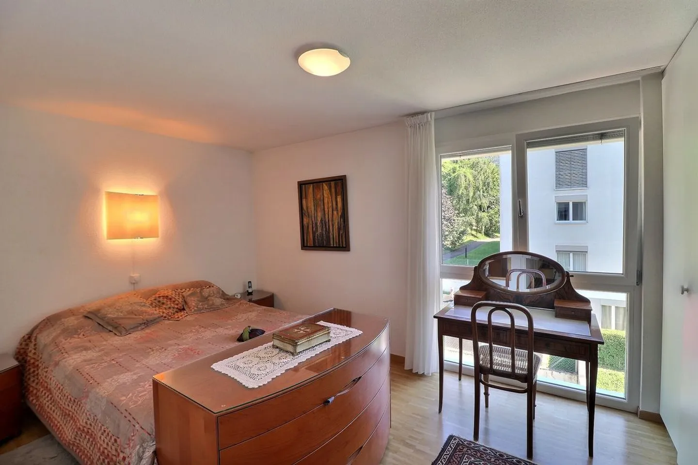 PER INVESTITORI: APPARTAMENTO AFFITTATO DI 5,5 LOCALI IN UN QUARTIERE MOLTO TRANQUILLO CON UNA BELLA VISTA - Foto 9 di 13