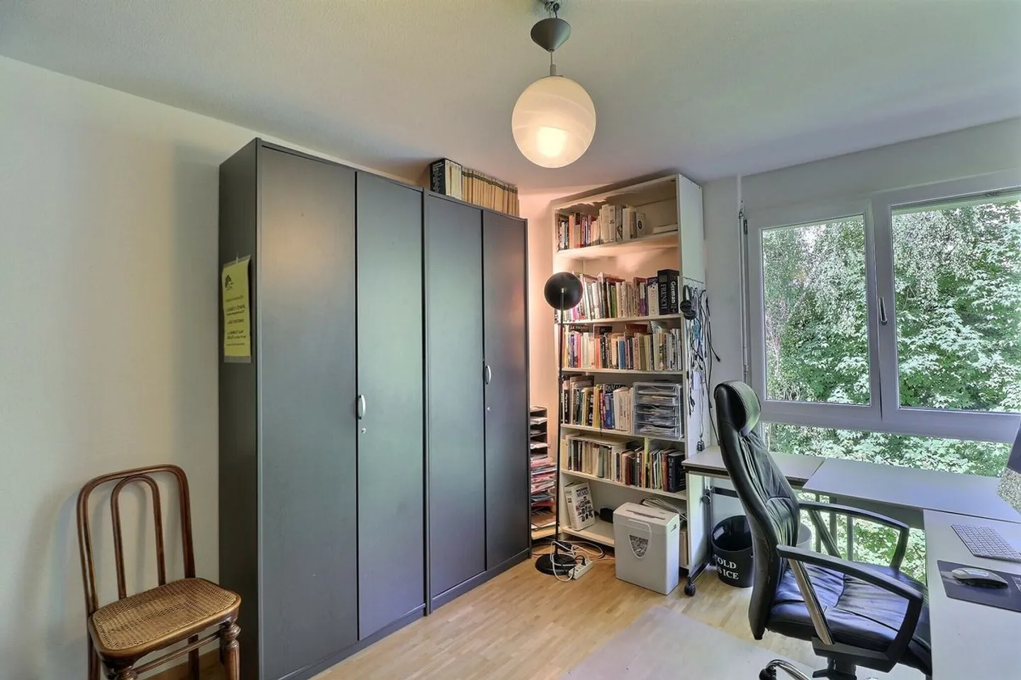 PER INVESTITORI: APPARTAMENTO AFFITTATO DI 5,5 LOCALI IN UN QUARTIERE MOLTO TRANQUILLO CON UNA BELLA VISTA - Foto 11 di 13