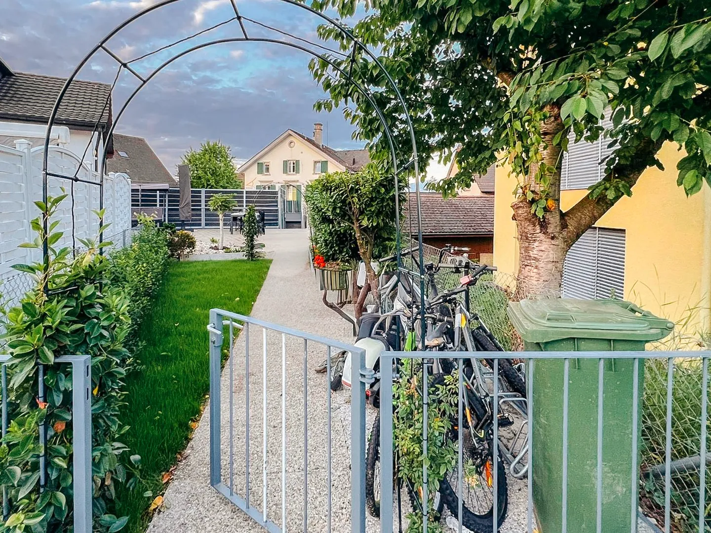 Spacious Maisonette Apartment - Photo 13 of 15