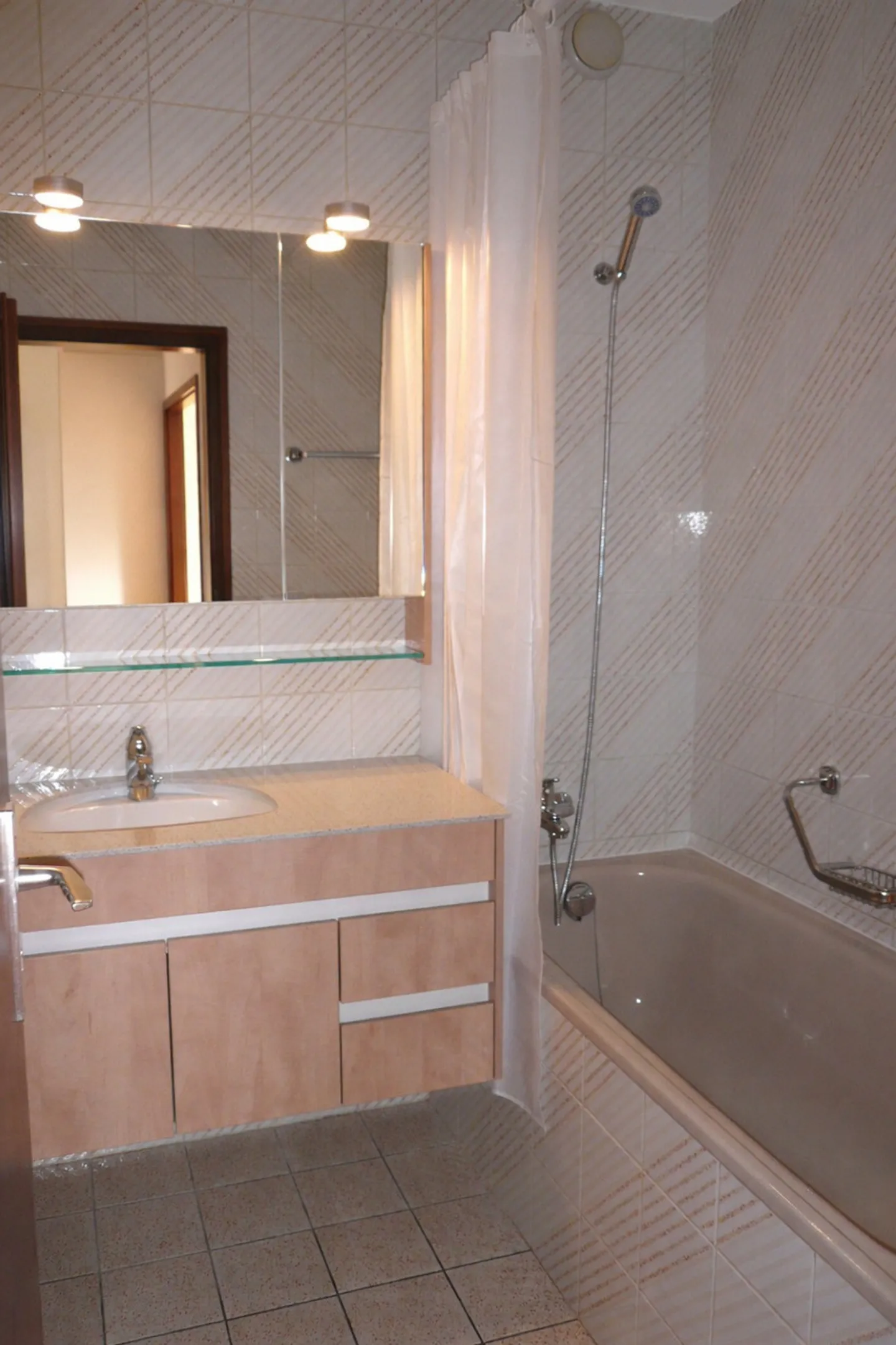 3.5-room apartment with balcony, to renovate - Photo 7 of 7