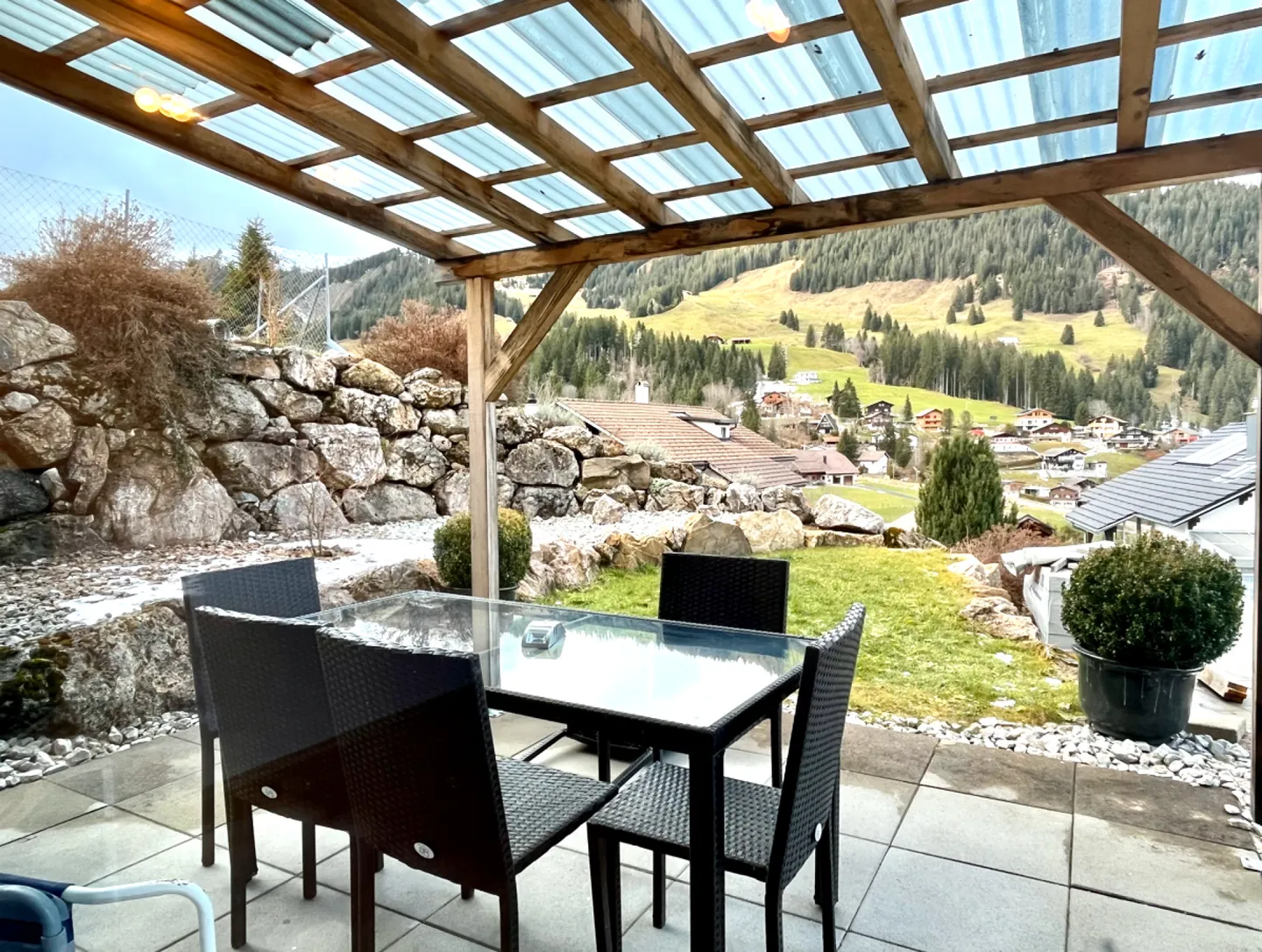 Maison intergénérationnelle avec réserve foncière à Schwarzsee FR - entièrement louée dans un emplacement de choix ! - Photo 9 sur 15