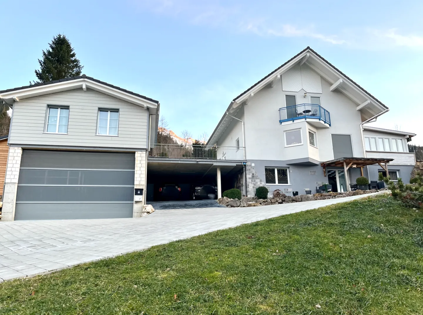 Maison intergénérationnelle avec réserve foncière à Schwarzsee FR - entièrement louée dans un emplacement de choix ! - Photo 1 sur 15